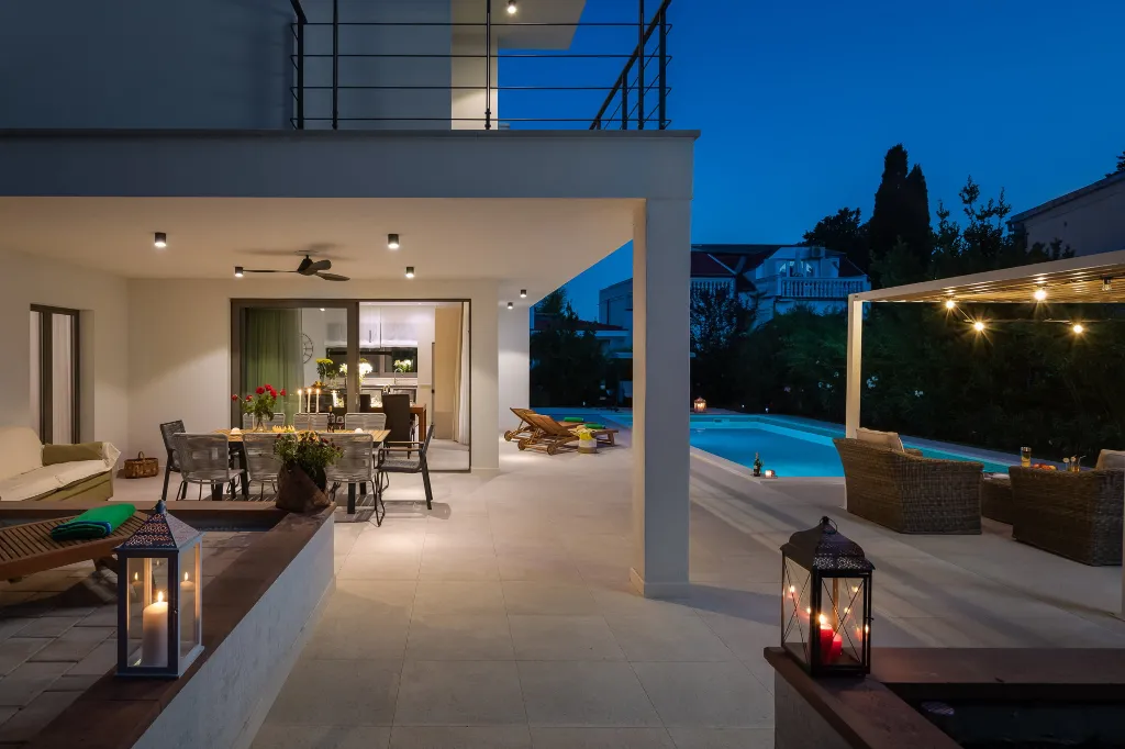 Modern Villa with Pool in Kaštel Stari