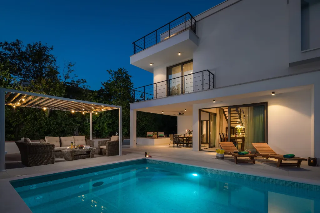 Modern Villa with Pool in Kaštel Stari
