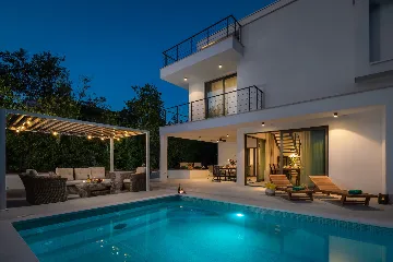 Modern Villa with Pool in Kaštel Stari