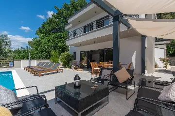 Modern Family Villa with Pool in Medulin