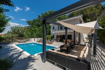 Modern Family Villa with Pool in Medulin