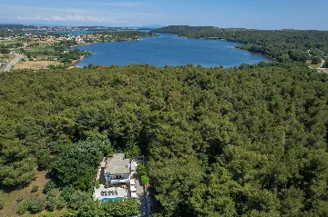 Modern Family Villa with Pool in Medulin