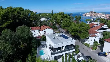 Modern 4-Bedroom Villa with Pool in Rovinj