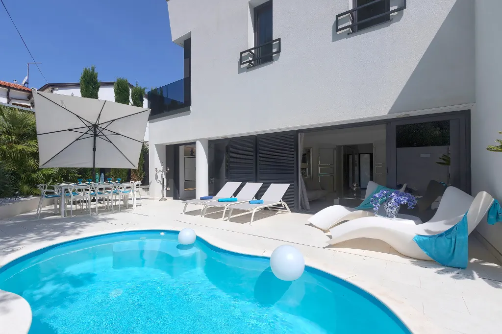 Modern 4-Bedroom Villa with Pool in Rovinj