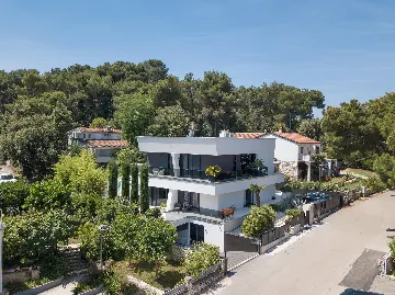 Modern 4-Bedroom Villa with Pool in Rovinj