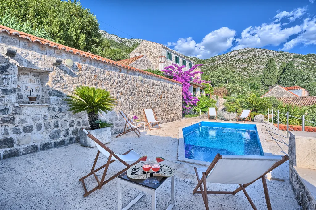 Private Pool Villa Retreat in Brsečine