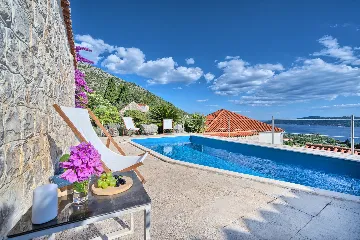 Private Pool Villa Retreat in Brsečine