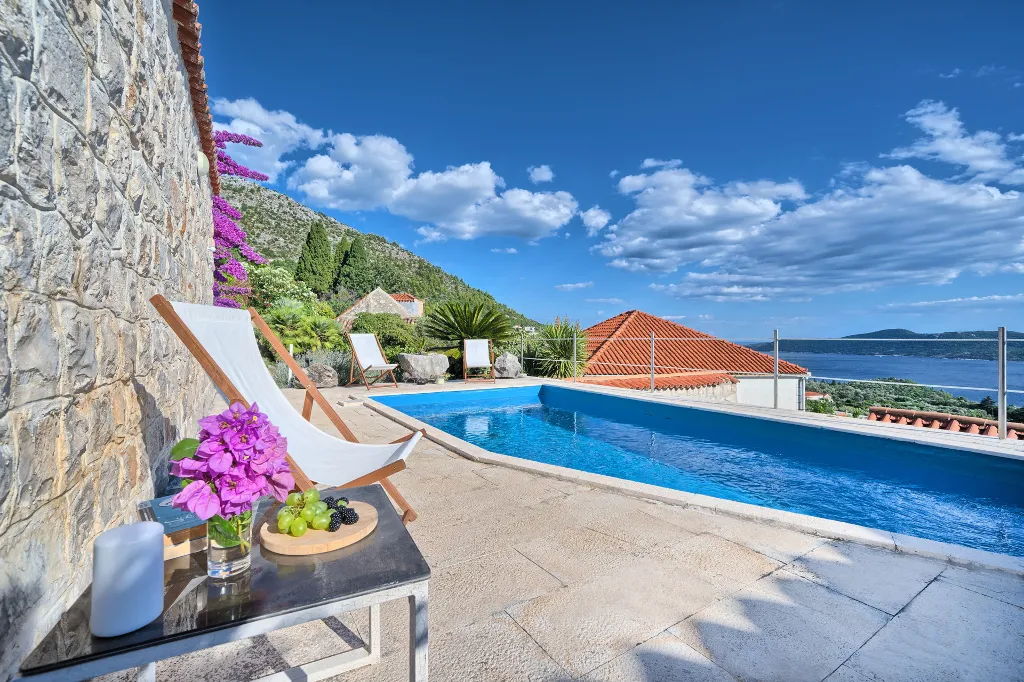 Private Pool Villa Retreat in Brsečine