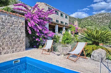 Private Pool Villa Retreat in Brsečine