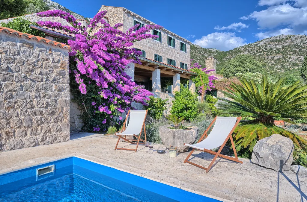 Private Pool Villa Retreat in Brsečine