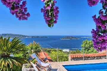 Private Pool Villa Retreat in Brsečine