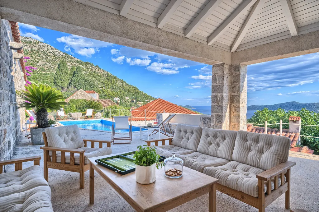 Private Pool Villa Retreat in Brsečine