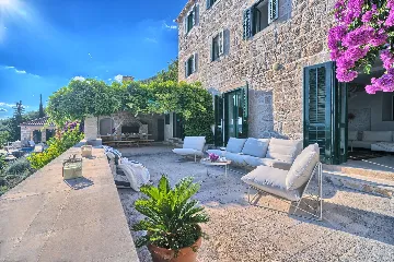 Private Pool Villa Retreat in Brsečine