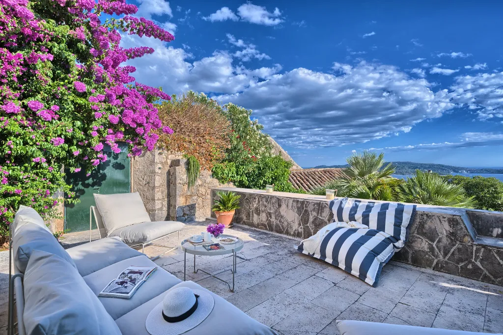 Private Pool Villa Retreat in Brsečine