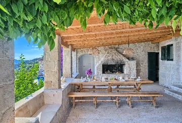 Private Pool Villa Retreat in Brsečine