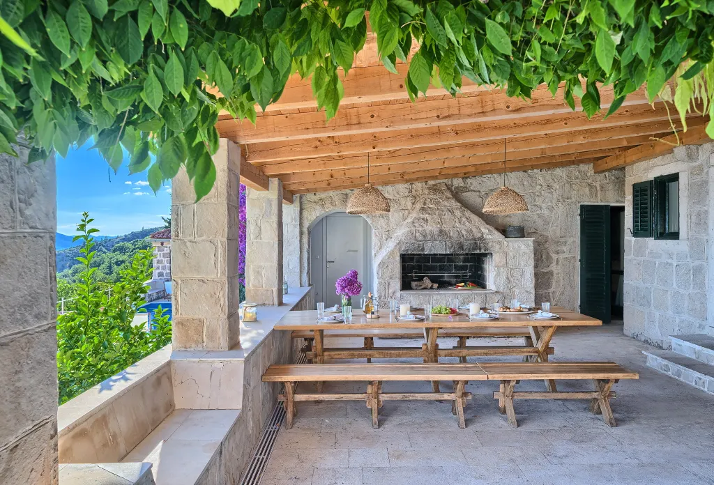 Private Pool Villa Retreat in Brsečine