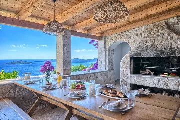 Private Pool Villa Retreat in Brsečine