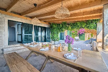 Private Pool Villa Retreat in Brsečine