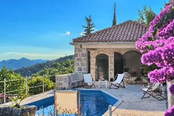 Private Pool Villa Retreat in Brsečine