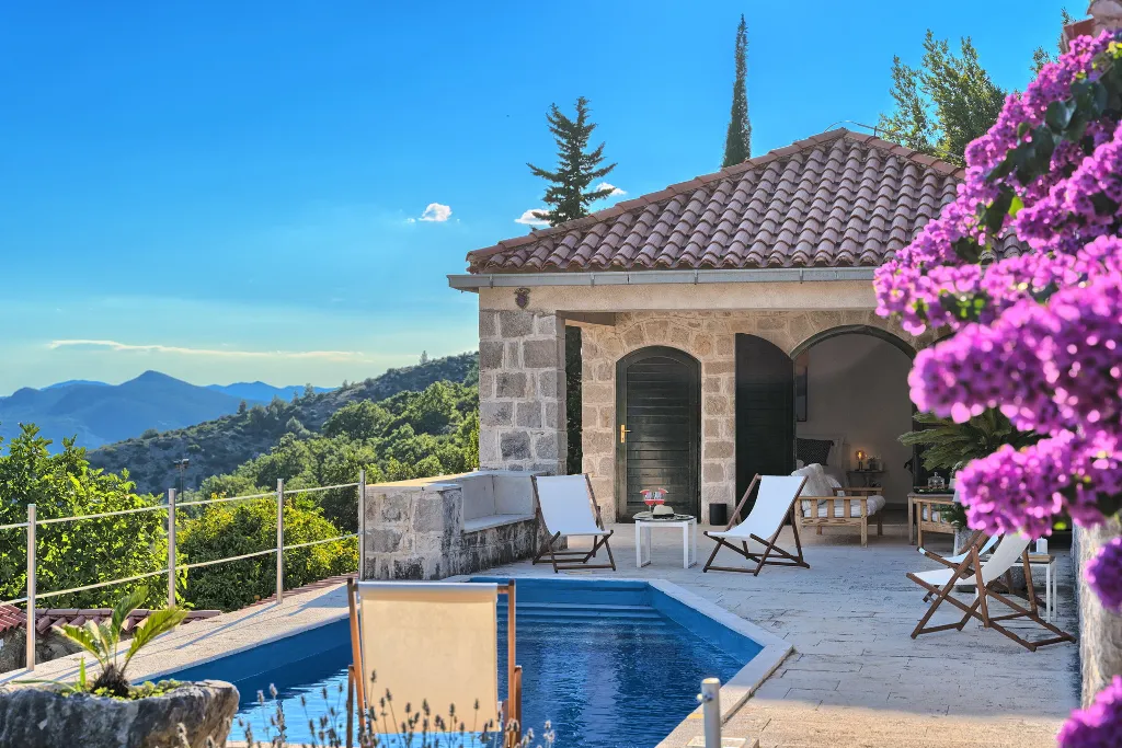 Private Pool Villa Retreat in Brsečine