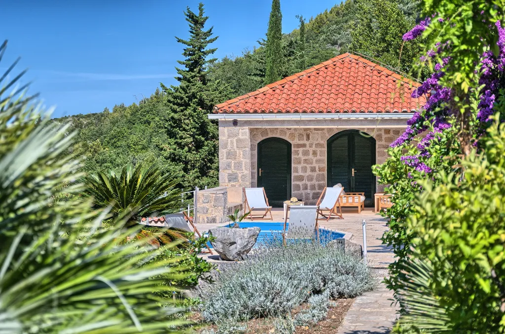 Private Pool Villa Retreat in Brsečine