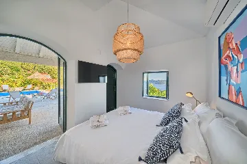 Private Pool Villa Retreat in Brsečine