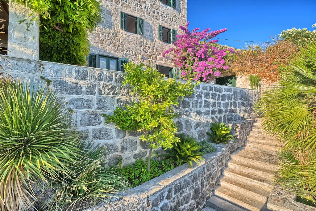 Private Pool Villa Retreat in Brsečine