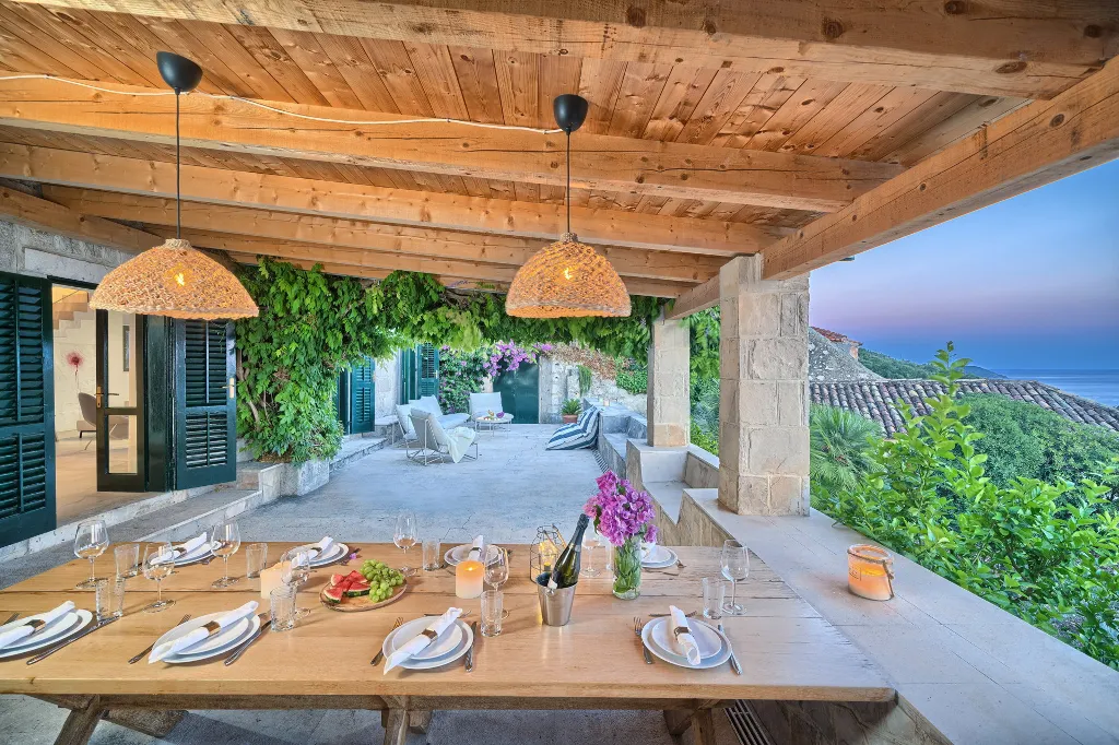 Private Pool Villa Retreat in Brsečine