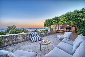 Private Pool Villa Retreat in Brsečine