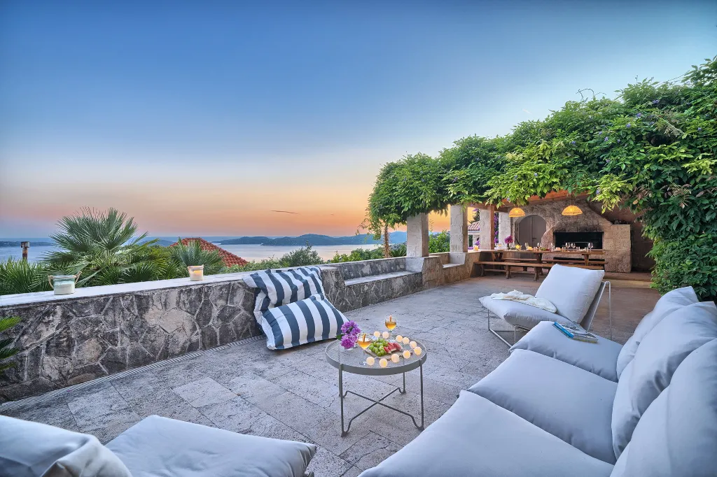 Private Pool Villa Retreat in Brsečine