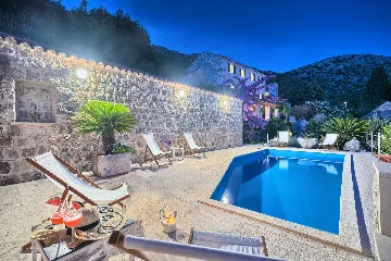 Private Pool Villa Retreat in Brsečine