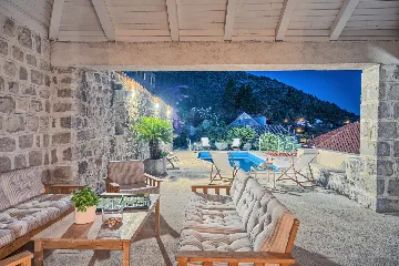 Private Pool Villa Retreat in Brsečine