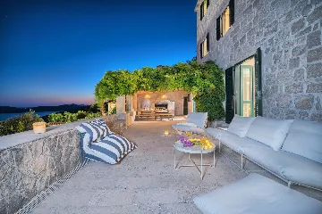 Private Pool Villa Retreat in Brsečine