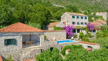 Private Pool Villa Retreat in Brsečine