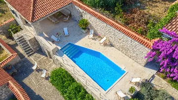 Private Pool Villa Retreat in Brsečine