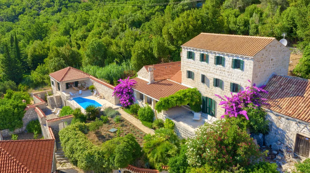 Private Pool Villa Retreat in Brsečine