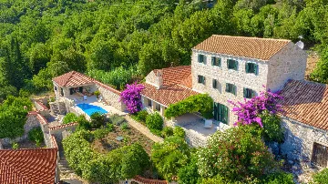 Private Pool Villa Retreat in Brsečine