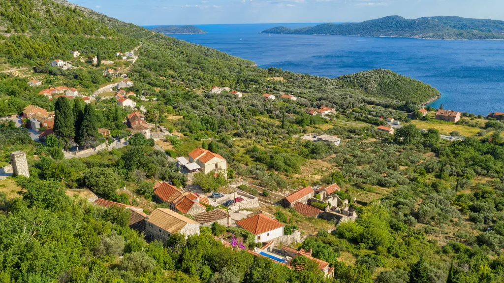 Private Pool Villa Retreat in Brsečine