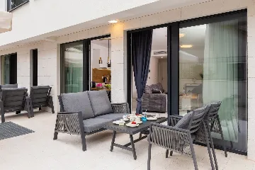 Modern Seaside Apartment with Pool in Okrug Gornji