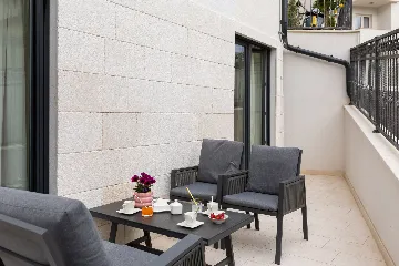 Modern Seaside Apartment with Pool in Okrug Gornji