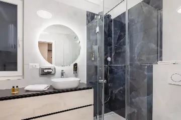 Modern Seaside Apartment with Pool in Okrug Gornji