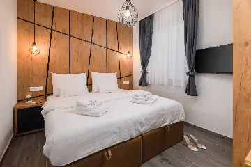 Modern Seaside Apartment with Pool in Okrug Gornji