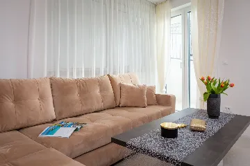 Modern Seaside Apartment with Pool in Okrug Gornji