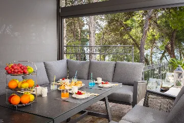 Modern Seaside Apartment with Pool in Okrug Gornji