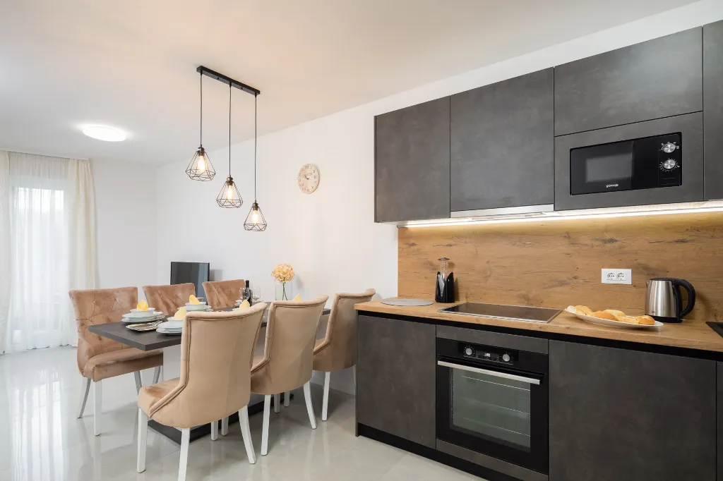 Modern Seaside Apartment with Pool in Okrug Gornji