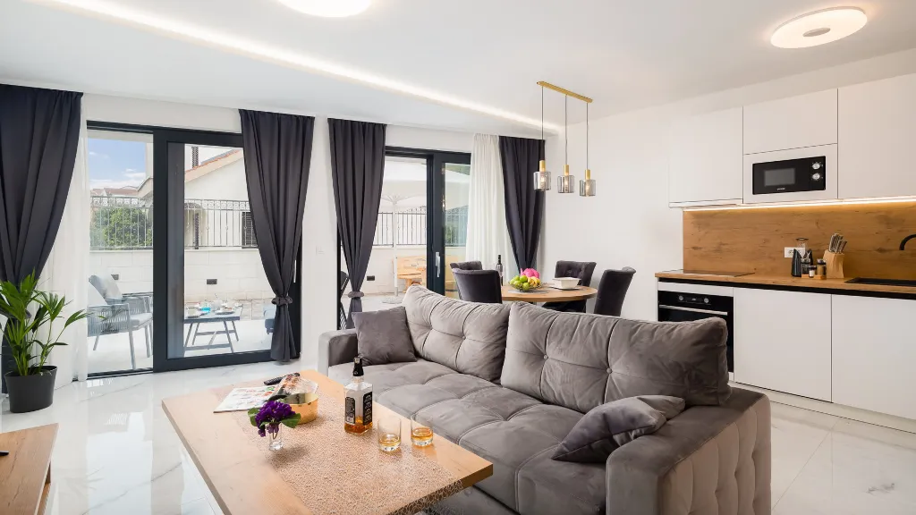 Modern Seaside Apartment with Pool in Okrug Gornji