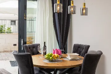 Modern Seaside Apartment with Pool in Okrug Gornji