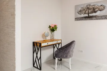 Modern Seaside Apartment with Pool in Okrug Gornji