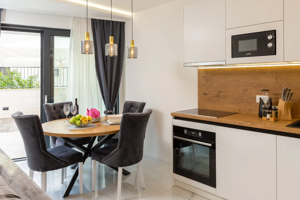 Modern Seaside Apartment with Pool in Okrug Gornji