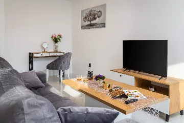 Modern Seaside Apartment with Pool in Okrug Gornji